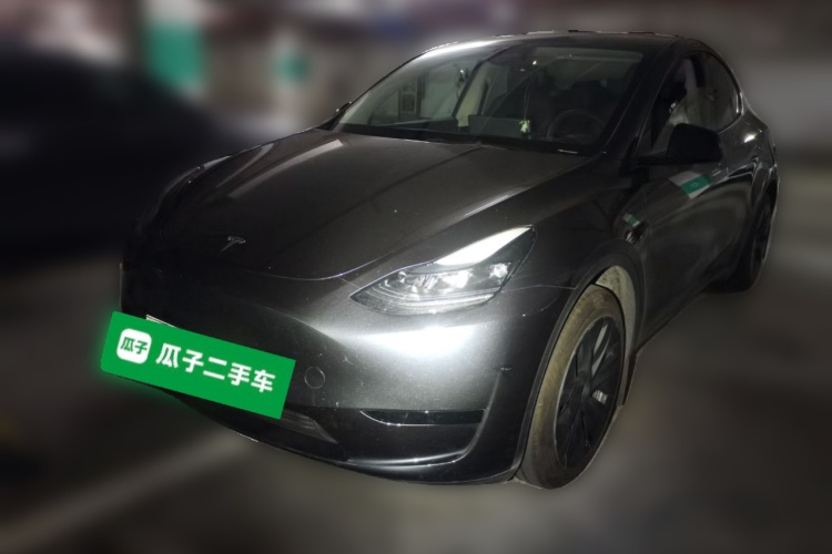 Tesla Model Y 2025 صورة سيارة #2