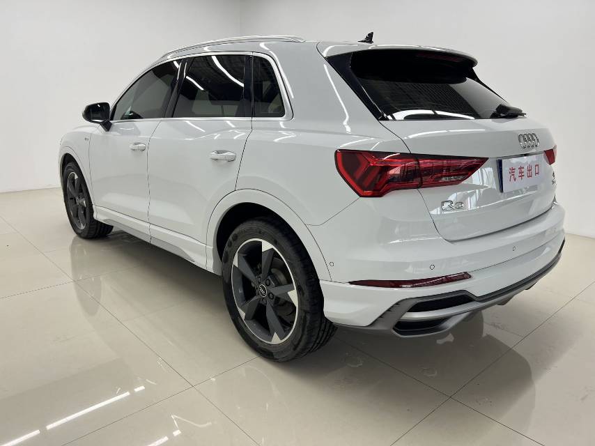 Audi Q3 2022 car image #6