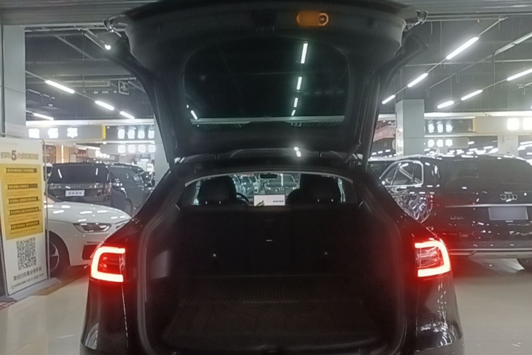 Tesla Model Y 2021 #19 Tesla Model Y 2021 car image #19