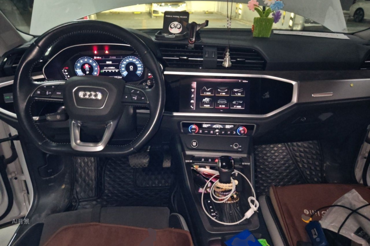 Audi Q3 2021 car image #11