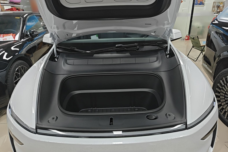 Tesla Model Y 2026 #20 Tesla Model Y 2026 car image #20