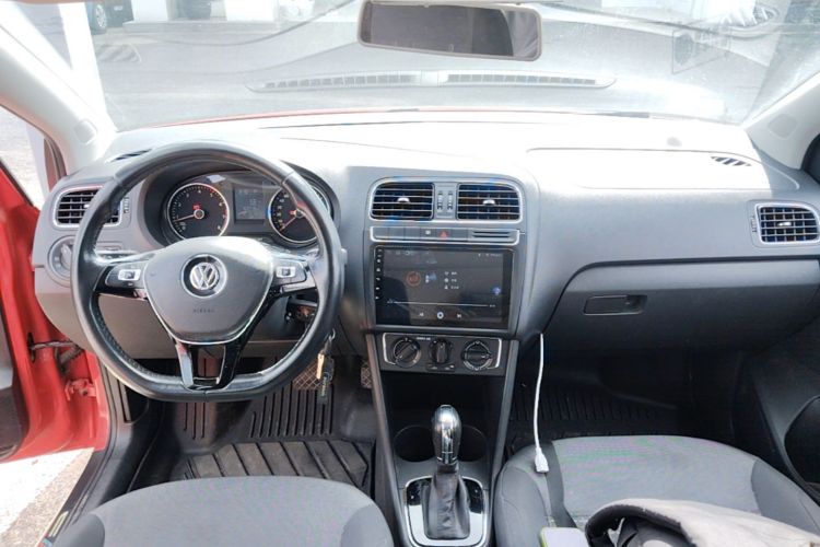 Volkswagen Polo 2016 car image #11