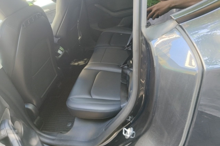 Tesla Model Y 2024 car image #19