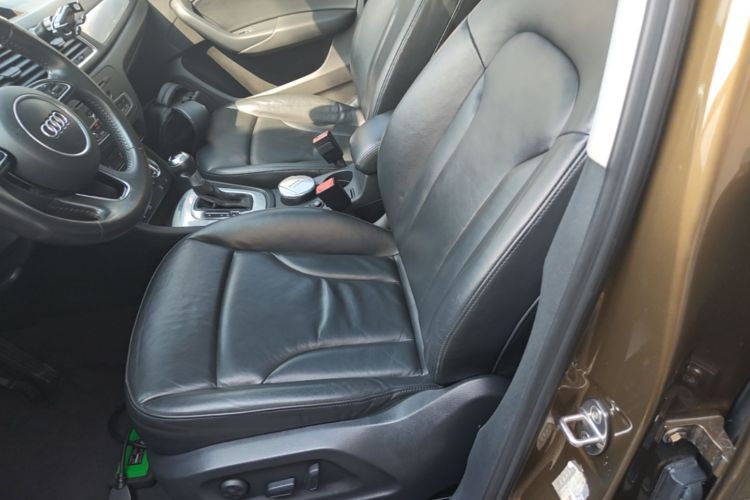 Audi Q3 2015 car image #19