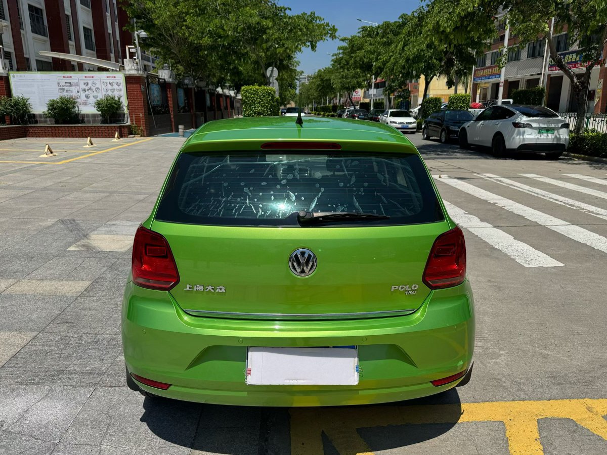 Volkswagen Polo 2015 car image #8