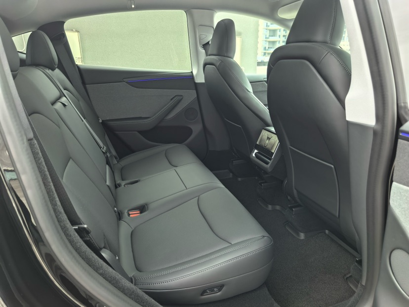 Tesla Model Y 2025 صورة سيارة #9