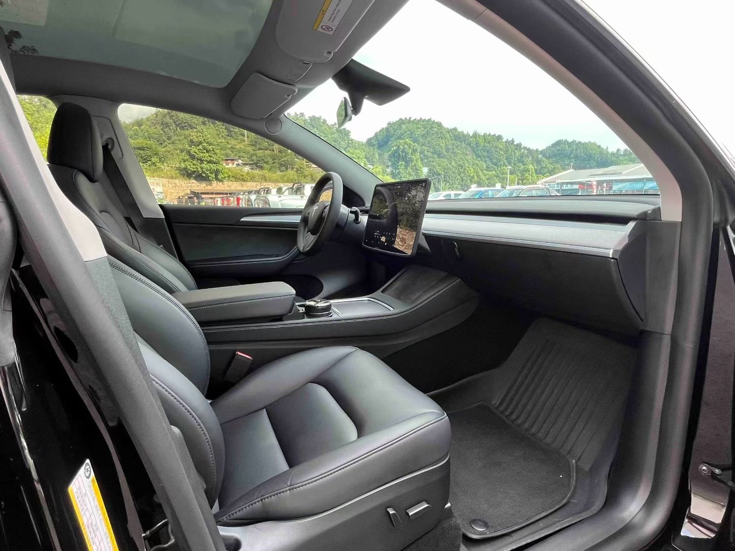 Tesla Model Y 2024 #6 Tesla Model Y 2024 car image #6