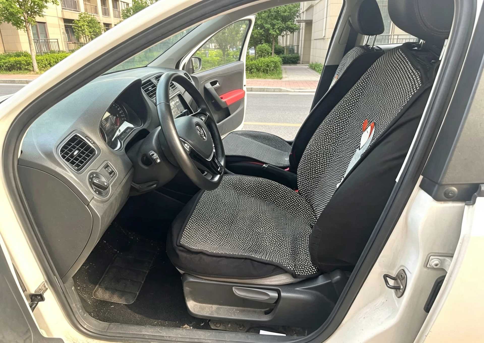 Volkswagen Polo 2017 car image #3