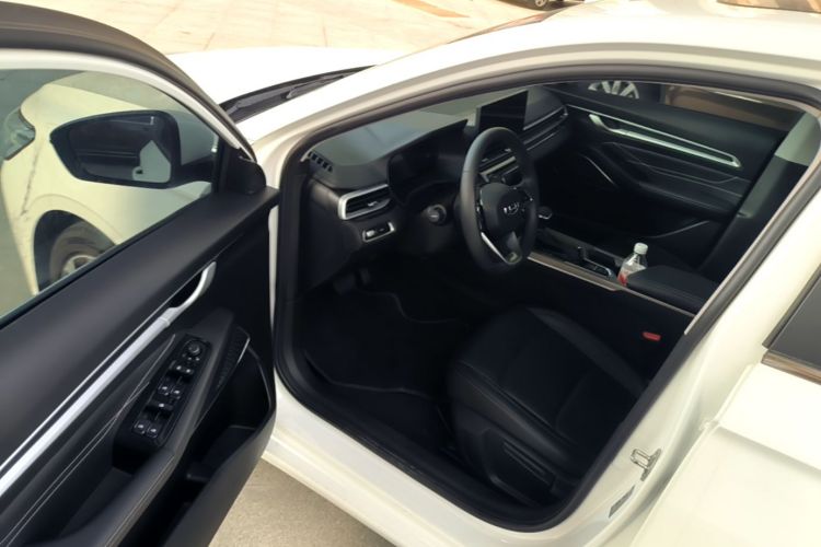 GEELY Emgrand 2024 car image #16