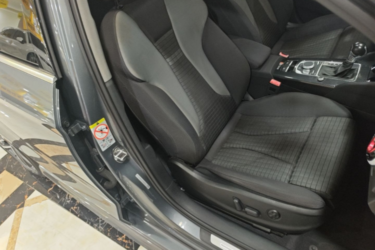 Audi A3 2018 car image #24