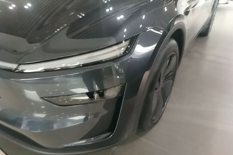 Tesla Model Y 2025 #23 Tesla Model Y 2025 car image #23