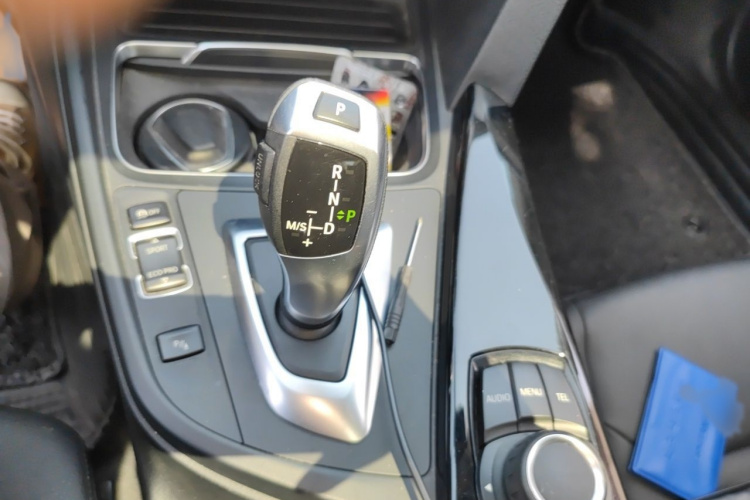 BMW 3 Series 2017 car image #18