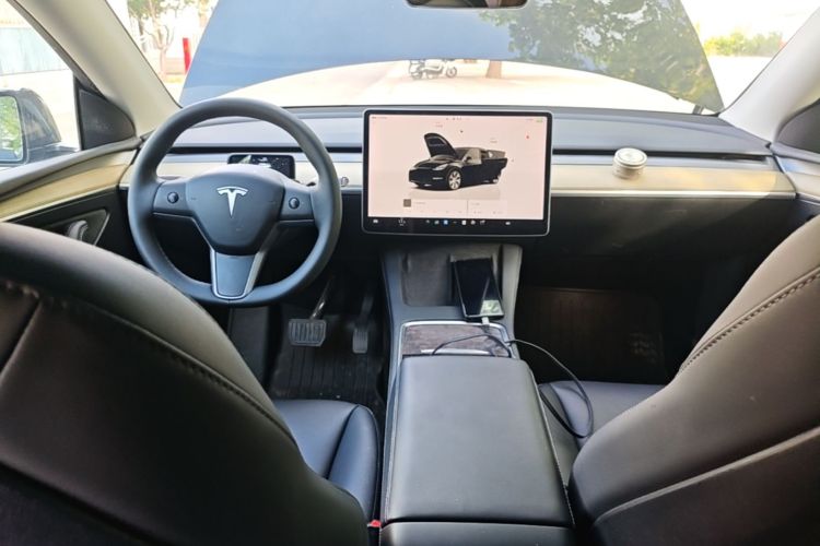 Tesla Model Y 2023 #10 Tesla Model Y 2023 car image #10