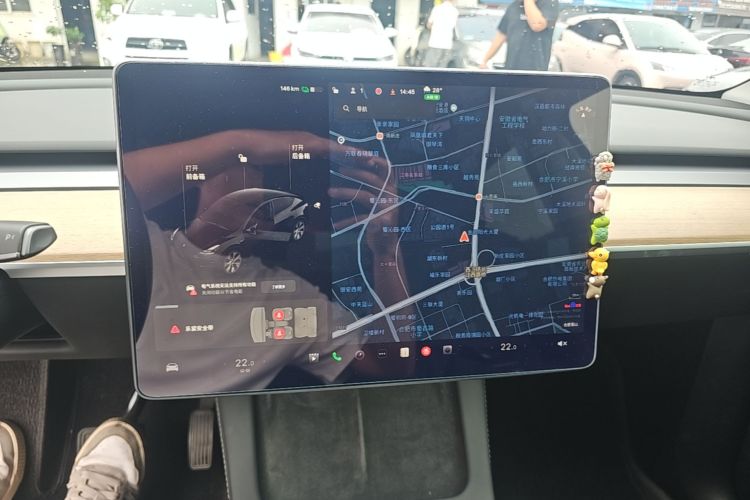 Tesla Model Y 2021 immagine di auto #13