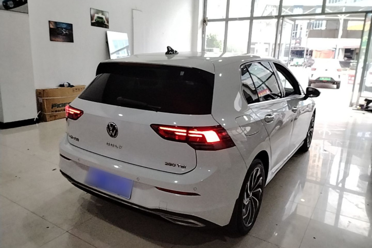 Volkswagen Golf 2022 car image #7
