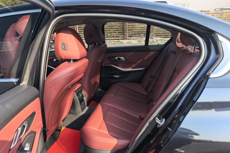 BMW 3 Series 2024 car image #17