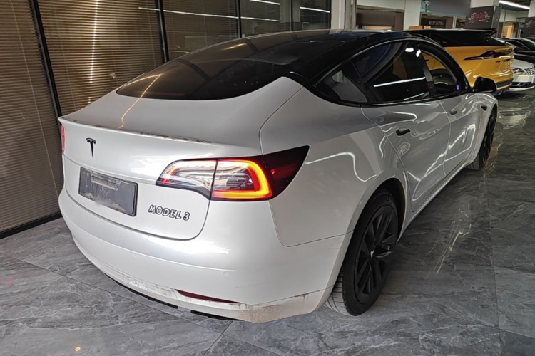 Tesla Model 3 2022 car image #5