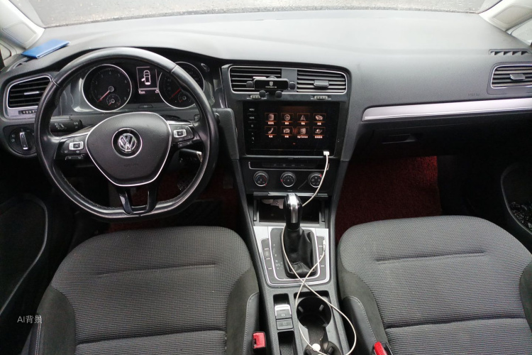Volkswagen Golf 2020 car image #11