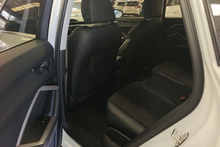 Audi Q3 2020 car image #13