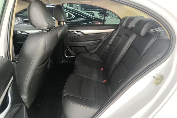 GEELY Emgrand 2019 car image #13