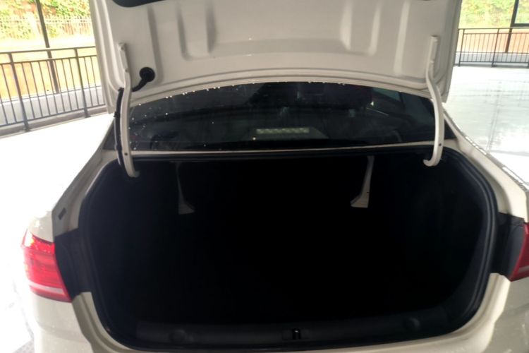 Volkswagen Lavida 2017 car image #19