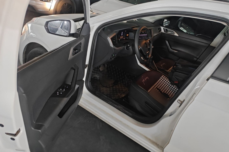 Volkswagen Polo 2023 car image #12