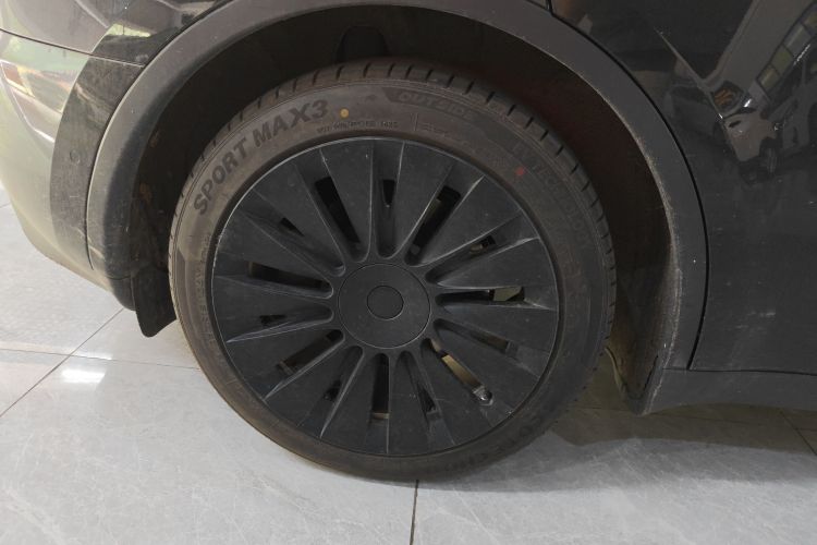 Tesla Model Y 2022 car image #10