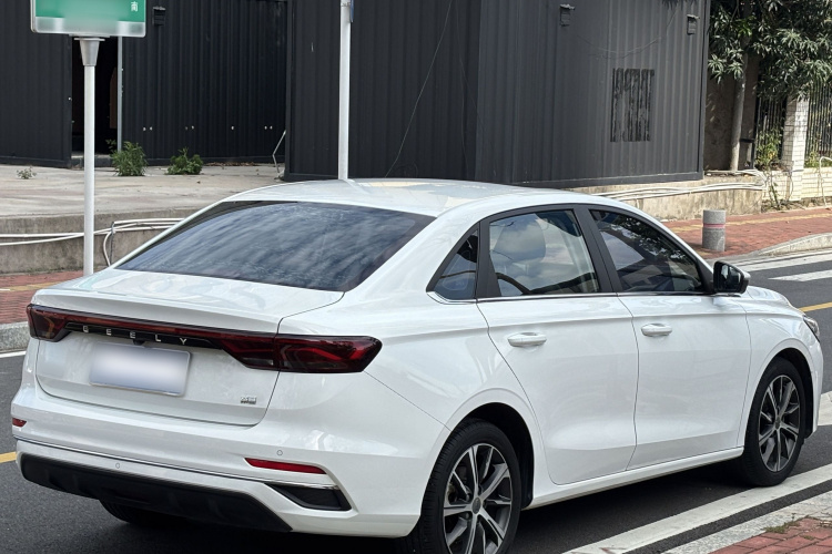 GEELY Emgrand 2022 #4 GEELY Emgrand 2022 car image #4