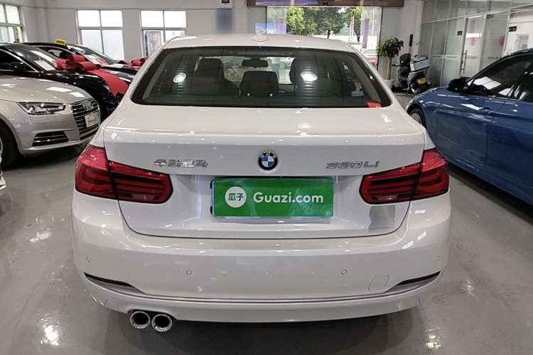BMW 3 Series 2018 car image #6