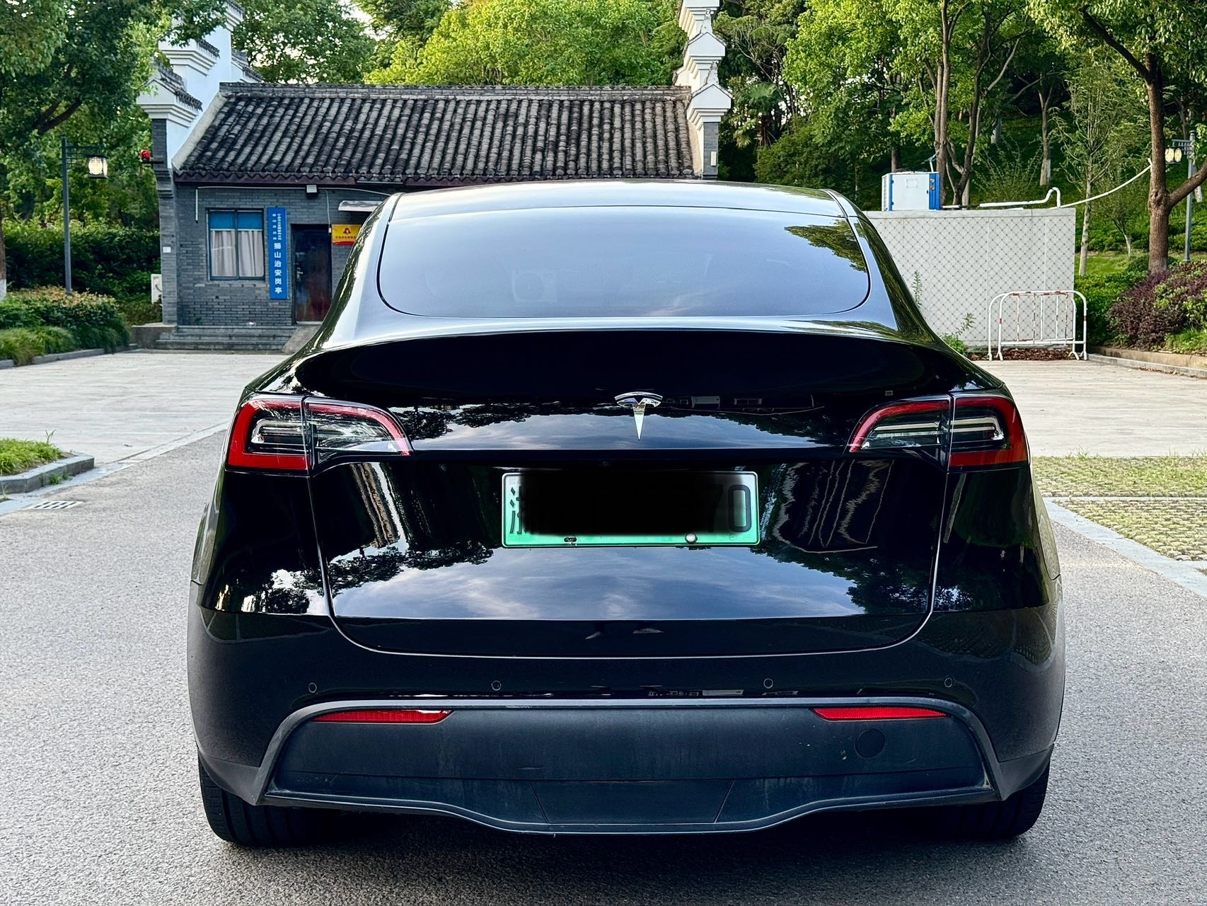 Tesla Model Y 2022 #10 Tesla Model Y 2022 car image #10