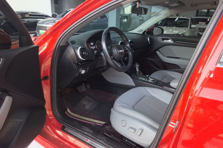 Audi A3 2018 car image #16