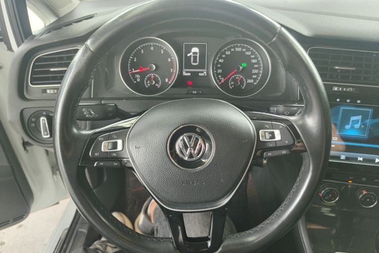 Volkswagen Golf 2018 car image #11