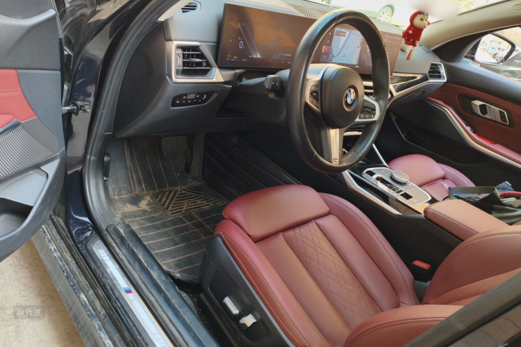 BMW 3 Series 2022 car image #18