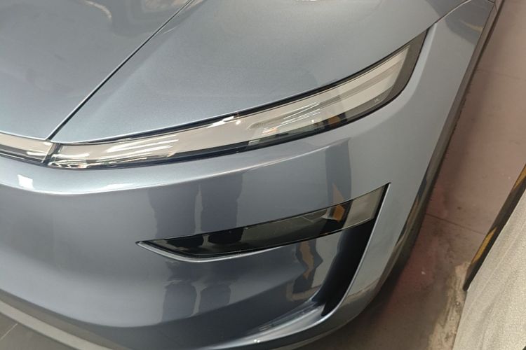 Tesla Model Y 2025 #21 Tesla Model Y 2025 immagine di auto #21