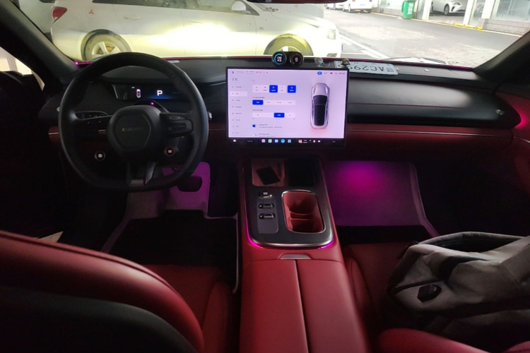 MI SU7 2024 immagine di auto #10