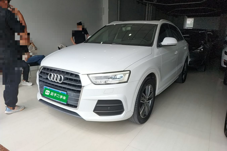 Audi Q3 2016 car image #2