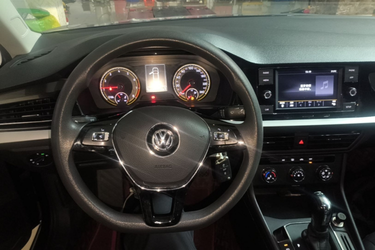 Volkswagen Lavida 2019 #11 Volkswagen Lavida 2019 car image #11