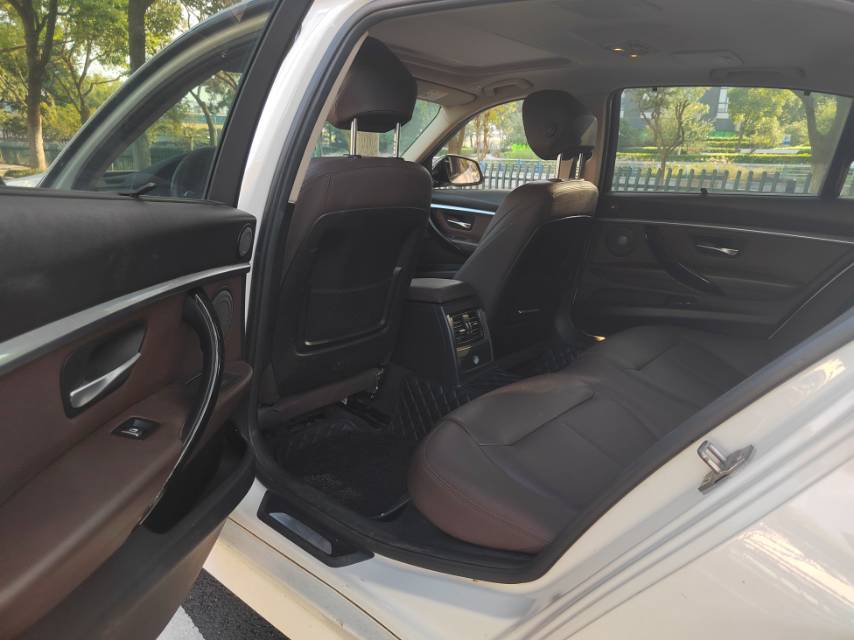 BMW 3 Series 2018 #5 BMW 3 Series 2018 car image #5