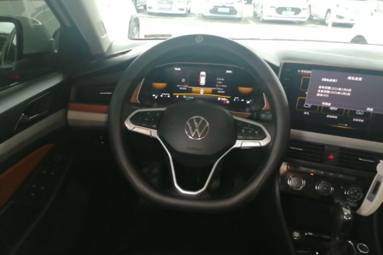 Volkswagen Bora 2025 car image #11