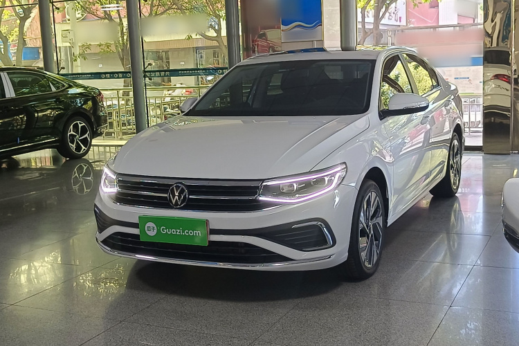Volkswagen Bora 2025 car image #2