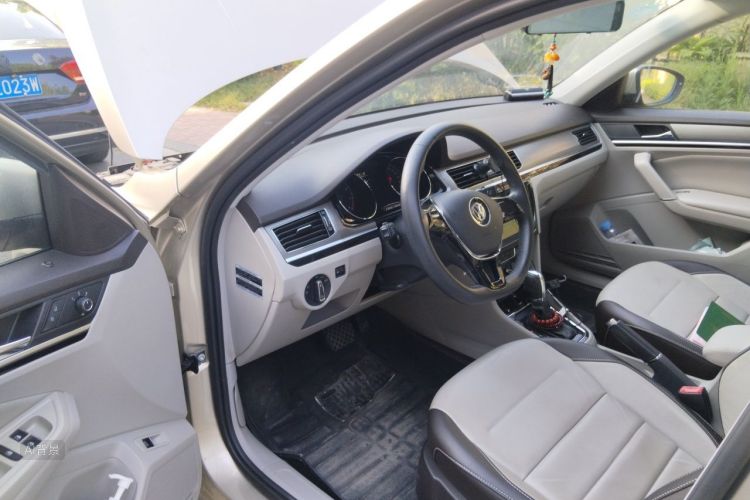 Volkswagen Bora 2016 car image #13