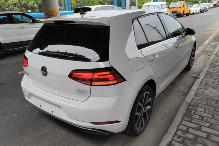 Volkswagen Golf 2020 car image #5