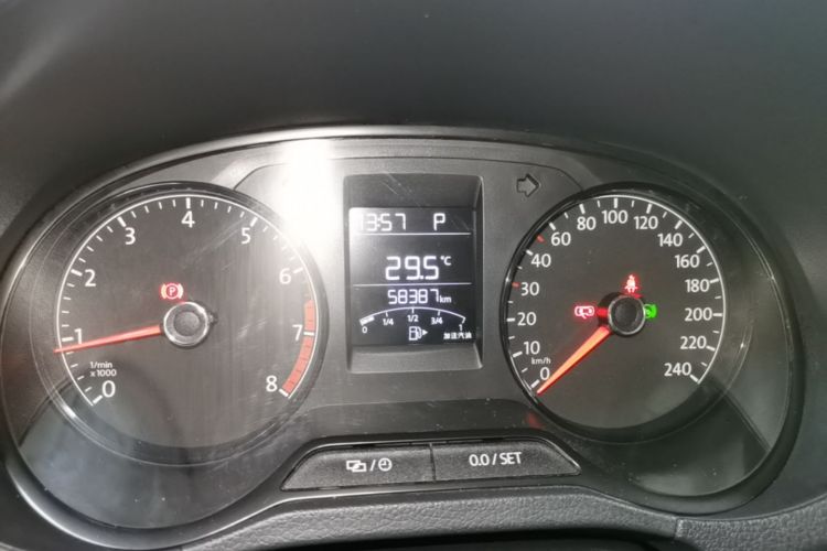 Volkswagen Polo 2017 car image #16