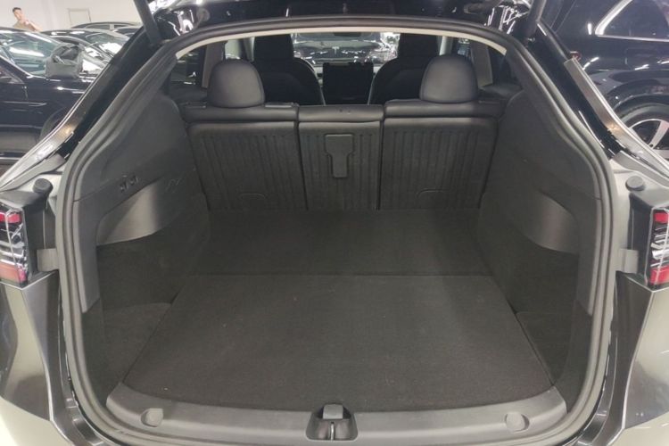 Tesla Model Y 2022 car image #21