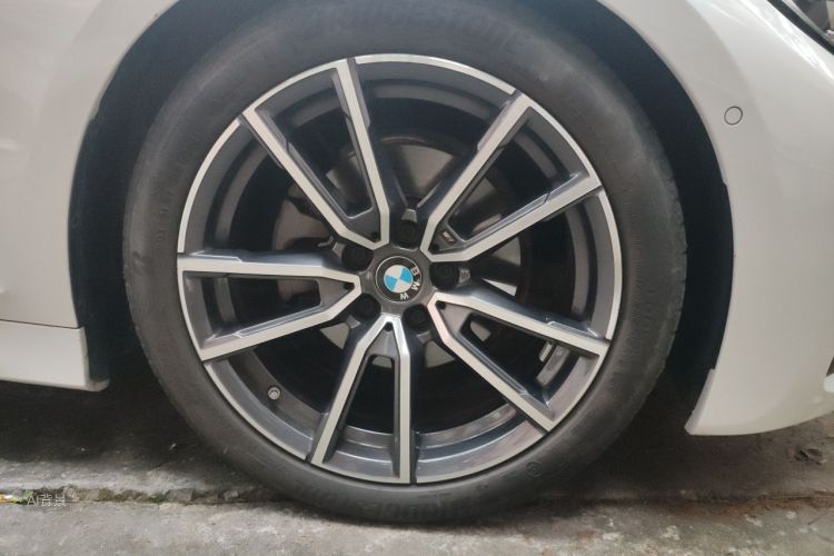 BMW 3 Series 2021 car image #9
