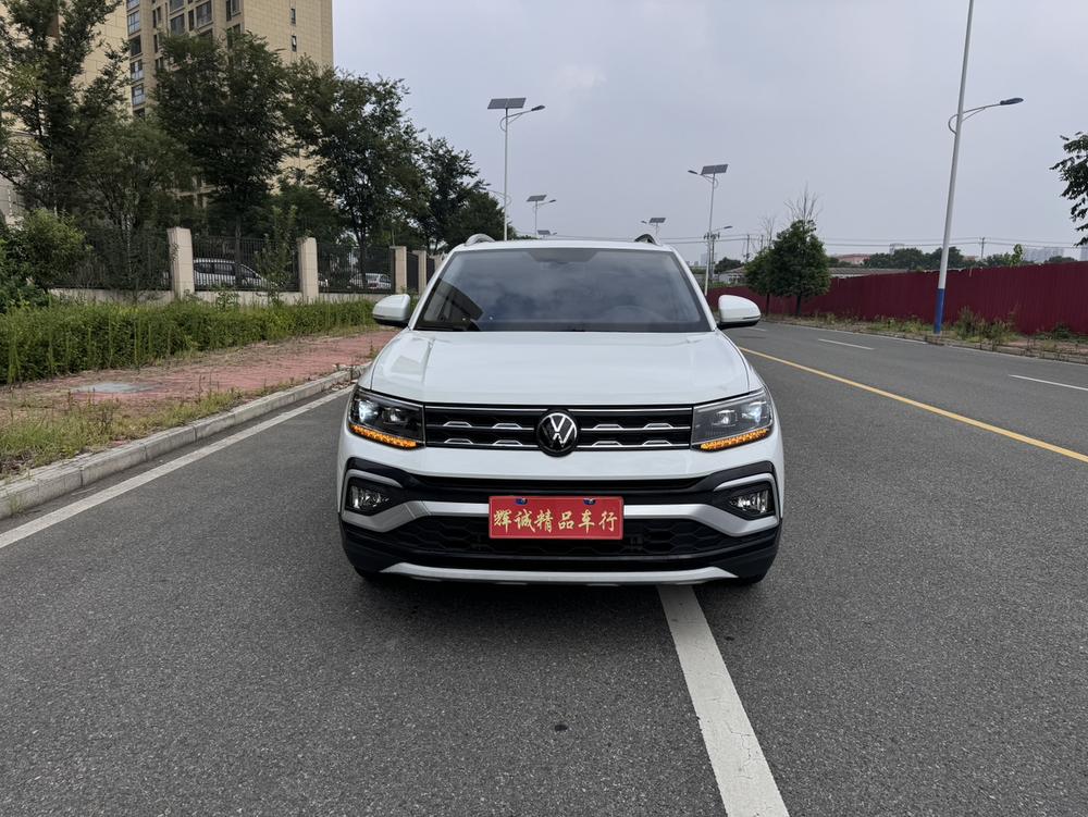 Volkswagen T-Cross 2024 car image #2