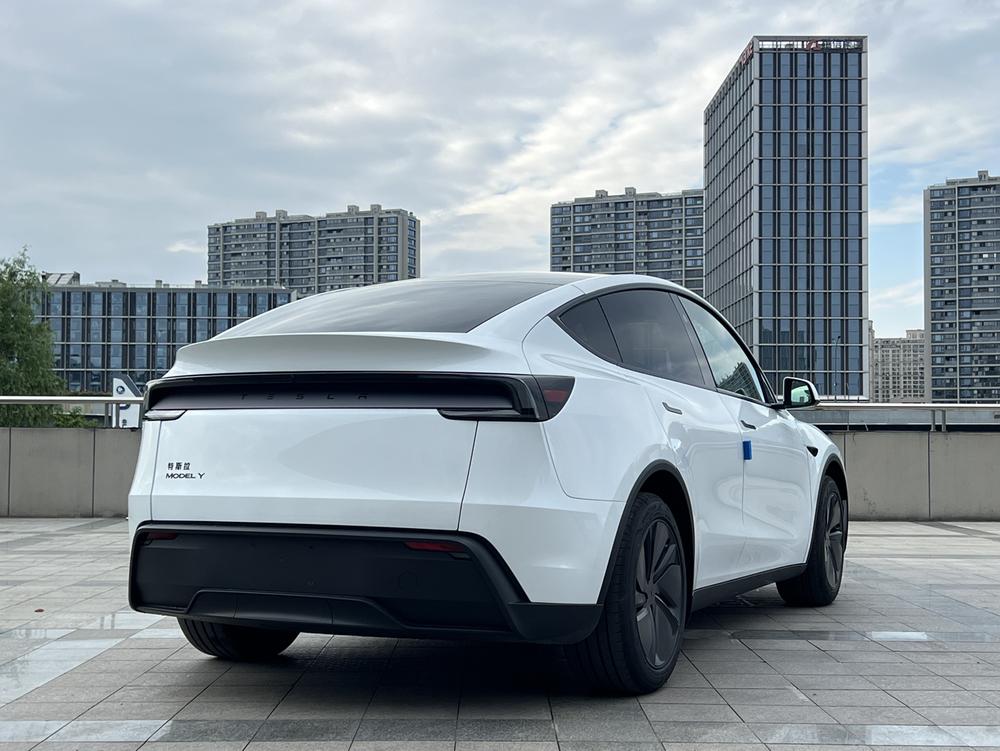 Tesla Model Y #6 Tesla Model Y car image #6