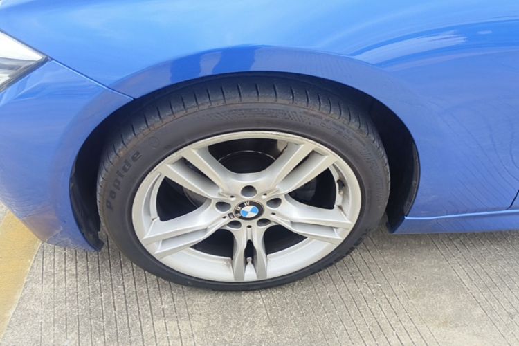 BMW 3 Series 2018 car image #9