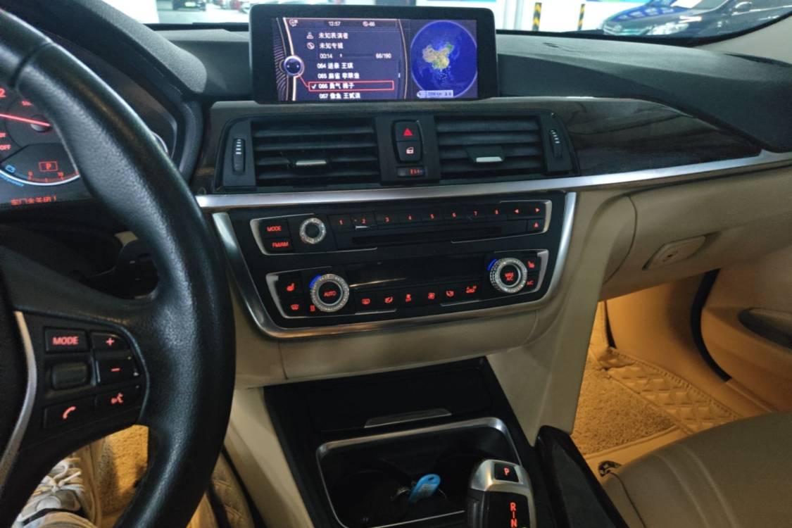 BMW 3 Series 2012 car image #14