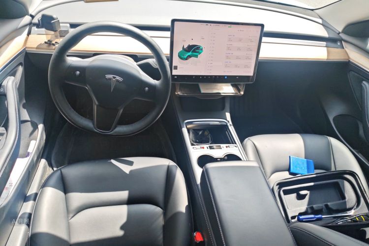 Tesla Model 3 2023 car image #11